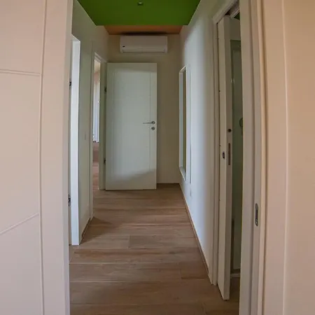 E Apartment *